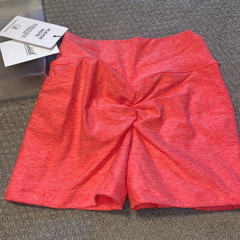 New! Bombshell Curves Shorts - Picture 5 of 5